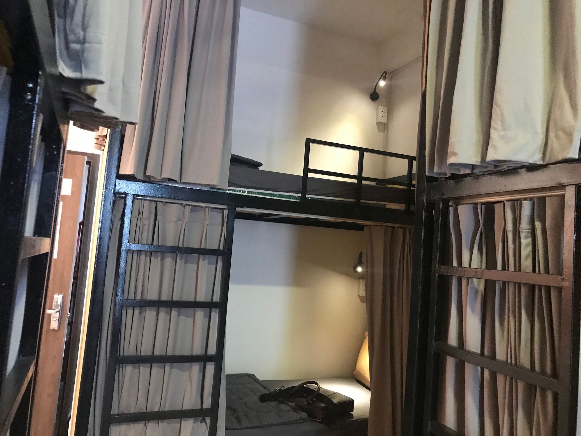 Wanderlust Saigon Hostel & Rooftop Bar 호치민 외부 사진